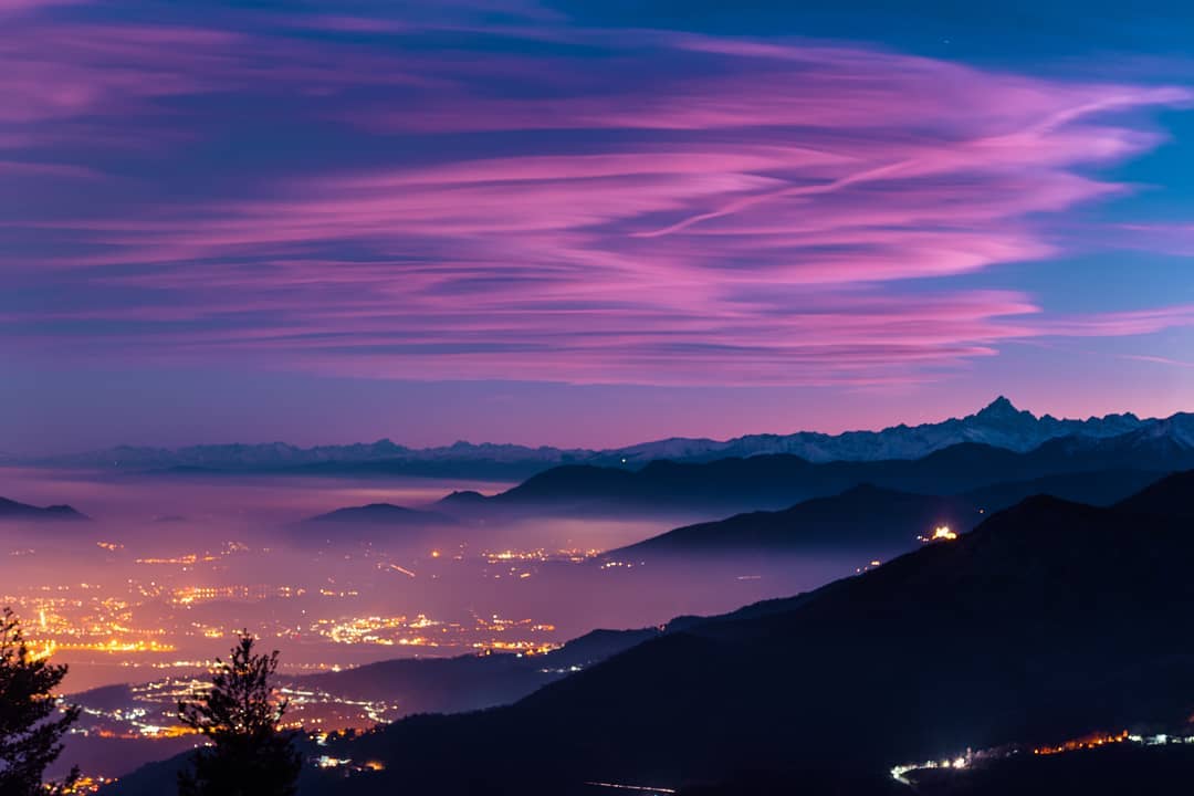 26 febbraio 2020 - Scorcio di fondovalle con il Monviso e la Sacra all'ora blu - Fulvio Giorgi